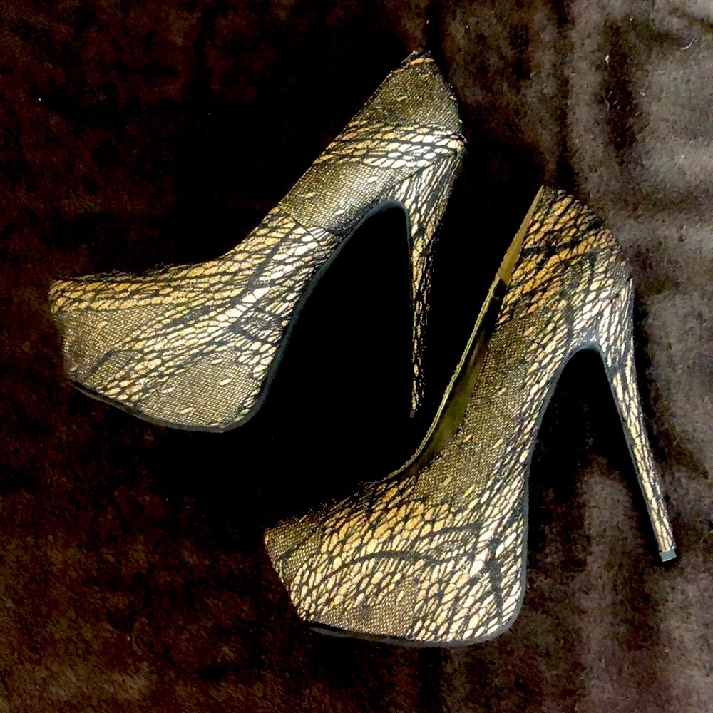 Just Fab Gold and Black lace heels